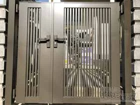 LIXIL リクシル(TOEX)の門扉 ライシス門扉 2型 細たて桟 両開き親子 柱使用 施工例