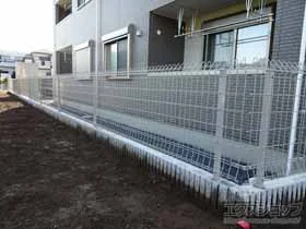 積水樹脂(セキスイ)のフェンス・柵 メッシュフェンス G10-R 自由柱 *m販売 施工例