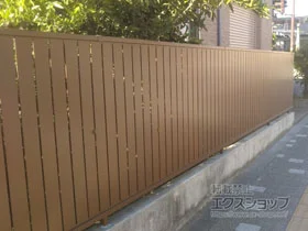 三協アルミのフェンス・柵 シャトレナ 2型 フリー支柱タイプ 施工例