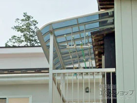 YKKAPのバルコニー屋根 ヴェクターテラス R型 1500 ルシアスバルコニー対応屋根タイプ 単体 積雪〜50cm対応 施工例