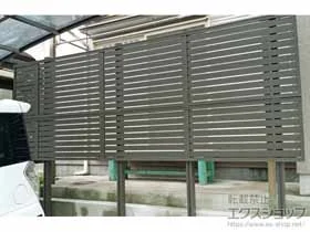 LIXIL(リクシル)のフェンス プレスタフェンス 7Y型 横スリット アルミ多段柱使用（パネル2段） 施工例