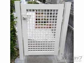 YKKAPの門扉 シンプレオ門扉7型 井桁格子 片開き 門柱使用 施工例