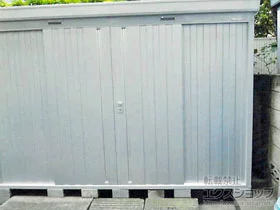 イナバの物置・収納・屋外倉庫 ネクスタ 一般型 3050×2210×2375 NXN-65H-FS 施工例