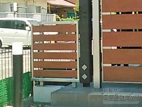 YKKAPのフェンス・柵 ルシアスフェンスF04型 横板 木目カラー 自由柱施工 施工例