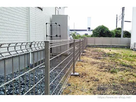 LIXIL リクシル(TOEX)のフェンス・柵 ハイグリッドフェンスUF8型 フリーポールタイプ 施工例