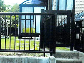 YKKAPの門扉 シンプレオ門扉K2型 たて格子 片開き専用 門柱使用 施工例