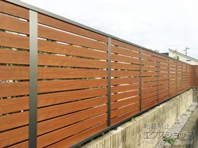 三協アルミのフェンス・柵 シャトレナM1型 フリー支柱施工 施工例