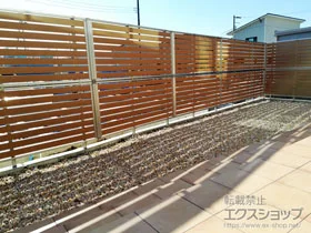 YKKAPのフェンス・柵 ルシアスフェンスF04型 横板 複合カラー 2段支柱 ブロック建て用（パネル2段） 施工例