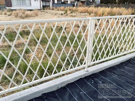 YKKAPのフェンス・柵 シンプレオフェンス12型 ラチス格子 自由柱施工 施工例
