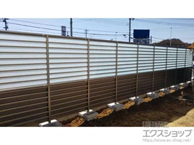 LIXIL リクシル(TOEX)のフェンス・柵 サニーブリーズフェンスS型+A型 間仕切りタイプ 二段施工（パネル2段） 施工例