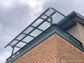 LIXIL リクシル(トステム)のバルコニー屋根 パワーアルファ RB型 屋根タイプ 単体 積雪〜30cm対応 施工例
