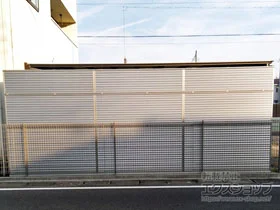 YKKAPのフェンス・柵 シンプレオフェンス13型 目隠しルーバー 3段支柱 自立建て用 施工例