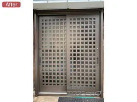 LIXIL リクシル(トステム)の玄関ドア リシェント玄関引戸 SG仕様 2枚建戸 ランマ無 54型（井桁格子） 施工例