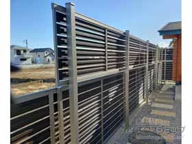 LIXIL(リクシル)のフェンス・柵 セレビューフェンスRP3型　2段柱　60角（パネル2段） 施工例