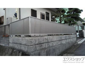 YKKAPのフェンス・柵 シンプレオフェンス2型 縦格子 自由柱施工 施工例