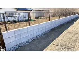 YKKAPのフェンス・柵 イーネットフェンス1F型〈水平地用〉 自由柱タイプ 施工例