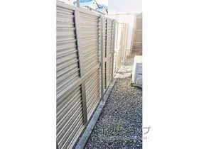 YKKAPのフェンス・柵 シンプレオフェンス13型 目隠しルーバー 2段支柱 ブロック建て用(パネル2段) 施工例