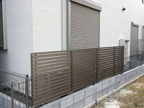 LIXIL(リクシル)のフェンス・柵 プレスタフェンス 7Y型 横スリット フリーポールタイプ 施工例
