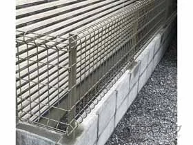 LIXIL リクシル(TOEX)のフェンス・柵 ハイグリッドフェンスUF8型 フリーポールタイプ 施工例