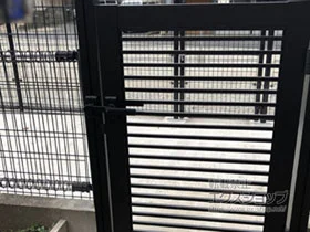 LIXIL リクシル(TOEX)のフェンス・柵 ハイグリッドフェンスN1型 間仕切りタイプ(色：ブラック) 施工例