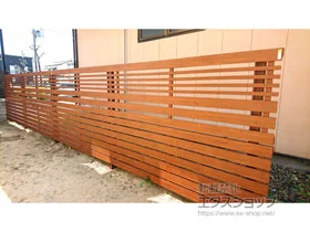 YKKAPのフェンス・柵 ルシアスフェンスH02型 横板格子 木調カラー 施工例