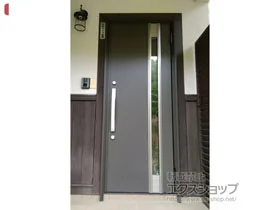 LIXIL リクシル(トステム)の玄関ドア リシェント玄関ドア3 断熱K4仕様 手動 片開き仕様(ランマ無)R M78型 施工例