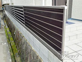 YKKAPのフェンス ルシアスフェンスF04型 横板 複合カラー 自由柱施工 施工例