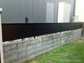 YKKAPのフェンス・柵 シンプレオフェンス13型 ルーバー 間仕切り施工 施工例