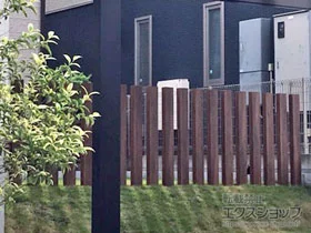 LIXIL(リクシル)のフェンス・柵 デザイナーズパーツ 枕木材 施工例