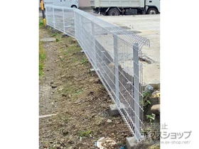 積水樹脂(セキスイ)のフェンス・柵 メッシュフェンス G10-R 自由柱 施工例