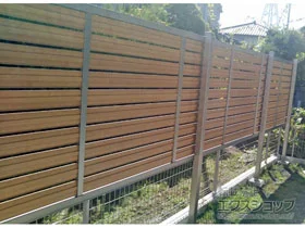 LIXIL(リクシル)のフェンス・柵 セレビューフェンスRP3型　2段支柱（パネル1段） 施工例