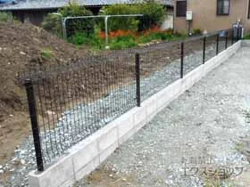積水樹脂(セキスイ)のフェンス・柵 メッシュフェンス G10-R　　自由柱 施工例