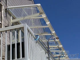 LIXIL リクシル(トステム)のバルコニー屋根 パワーアルファ F型 ルーフタイプ 連棟 積雪〜30cm対応 施工例