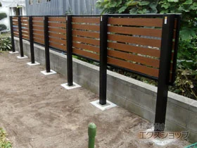 三協アルミのフェンス・柵 モクアルフェンス 横板タイプ 2段支柱 自立建て用 （パネル1段） 施工例