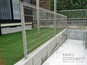 積水樹脂(セキスイ)のフェンス・柵 メッシュフェンス G10-R　自由柱施工 施工例