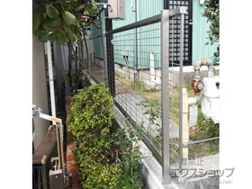 YKKAPのフェンス・柵 シンプレオフェンスM1型　横井桁メッシュ　自由柱施工 施工例