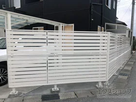 YKKAPのフェンス・柵 シンプレオフェンスSY1型 横半目隠し 2段支柱 自立建て用(パネル2段) 施工例