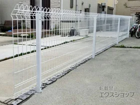 積水樹脂(セキスイ)のフェンス・柵 メッシュフェンス　G10-R　自由柱タイプ 施工例