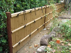 タカショーのフェンス・柵 e-バンブーユニット こだわり竹 建仁寺垣 間仕切柱 片面仕様 施工例