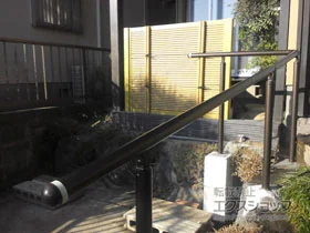 四国化成のフェンス・柵 和 なごみ 御簾垣 横組 間仕切柱 施工例
