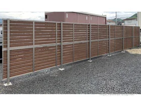 LIXIL(リクシル)のフェンス・柵 フェンスAB YS3型 横スリット 木調カラー アルミ多段柱施工 施工例