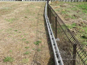 積水樹脂(セキスイ)のフェンス メッシュフェンス G10-R 自由柱 施工例