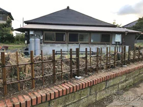 グローベンのフェンス・柵 シンプルユニット 四ツ目垣 燻竹 施工例
