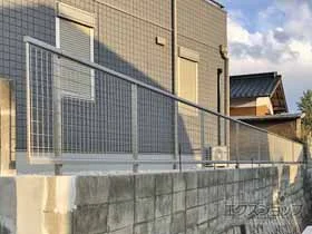 YKKAPのフェンス・柵 シンプレオフェンスM2型 縦井桁メッシュタイプ 自由柱施工 施工例