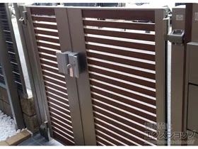 LIXIL(リクシル)の門扉 開き門扉AB ウッディYS1型 親子開き 柱使用 施工例