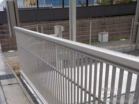 YKKAPのフェンス・柵 イーネットフェンス 2F型 自由柱タイプ 施工例
