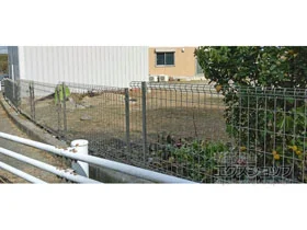 YKKAPのフェンス・柵 ミエッタフェンス 防犯たて格子タイプ　自由柱施工 施工例