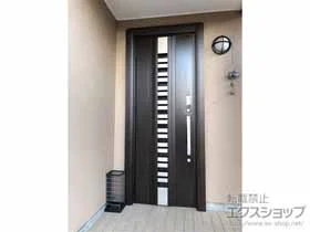 LIXIL リクシル(トステム)の玄関ドア リシェント玄関ドア3 断熱K4仕様 片開き仕様(ランマ無)L G82型 ※カザスプラス仕様 施工例