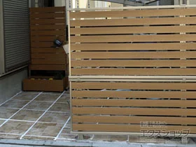 YKKAPのフェンス・柵 ルシアスフェンスF04型 横板 木目カラー 2段支柱施工 施工例