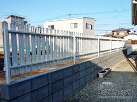 三協アルミのフェンス・柵 ララミー 2型 フリー支柱タイプ 施工例